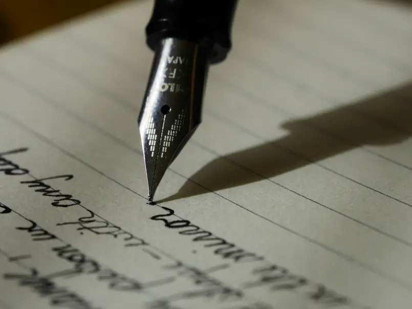 fountain-pen-on-black-lined-paper